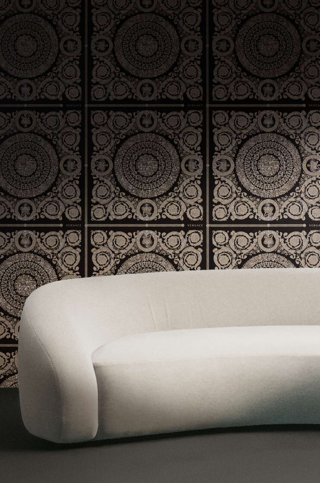 The Baroque Bloom | Warm Beige & Deep Black Luxe