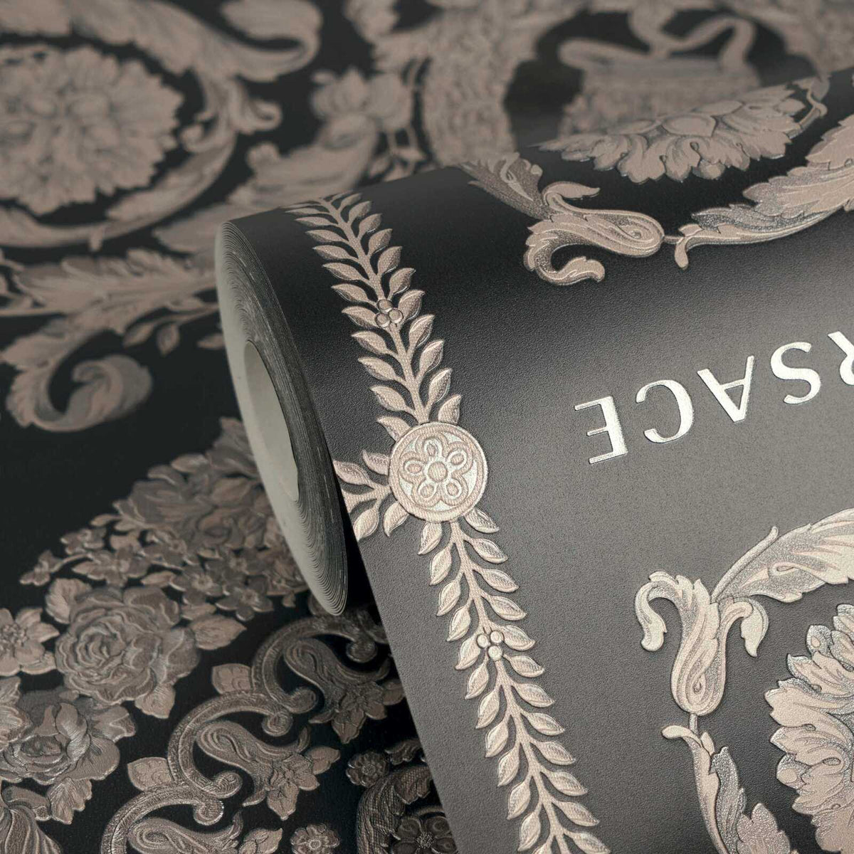 The Baroque Bloom | Warm Beige & Deep Black Luxe