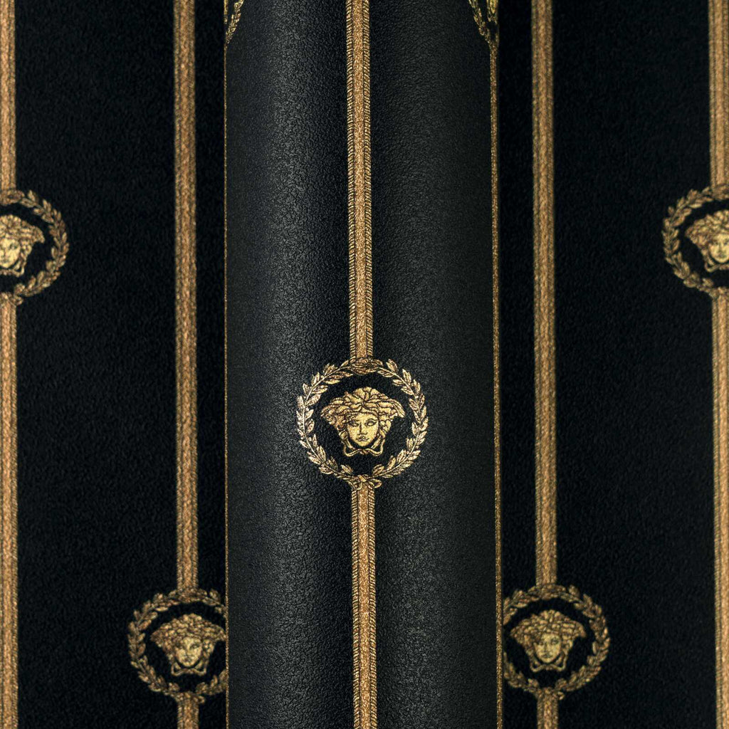The Gilded Lattice | Deep Black & Sun-Kissed Gold Luxe