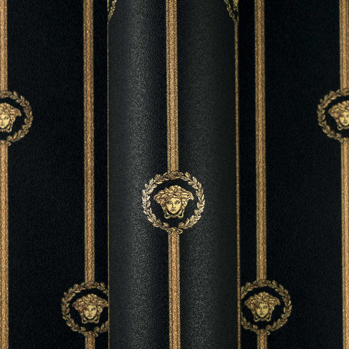 The Gilded Lattice | Deep Black & Sun-Kissed Gold Luxe