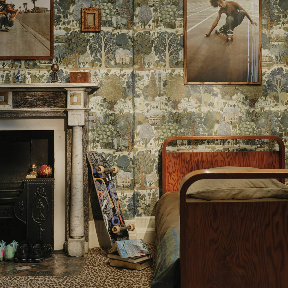 The Ideal Wing | Spring Green Luxe — hung-wall roomshot