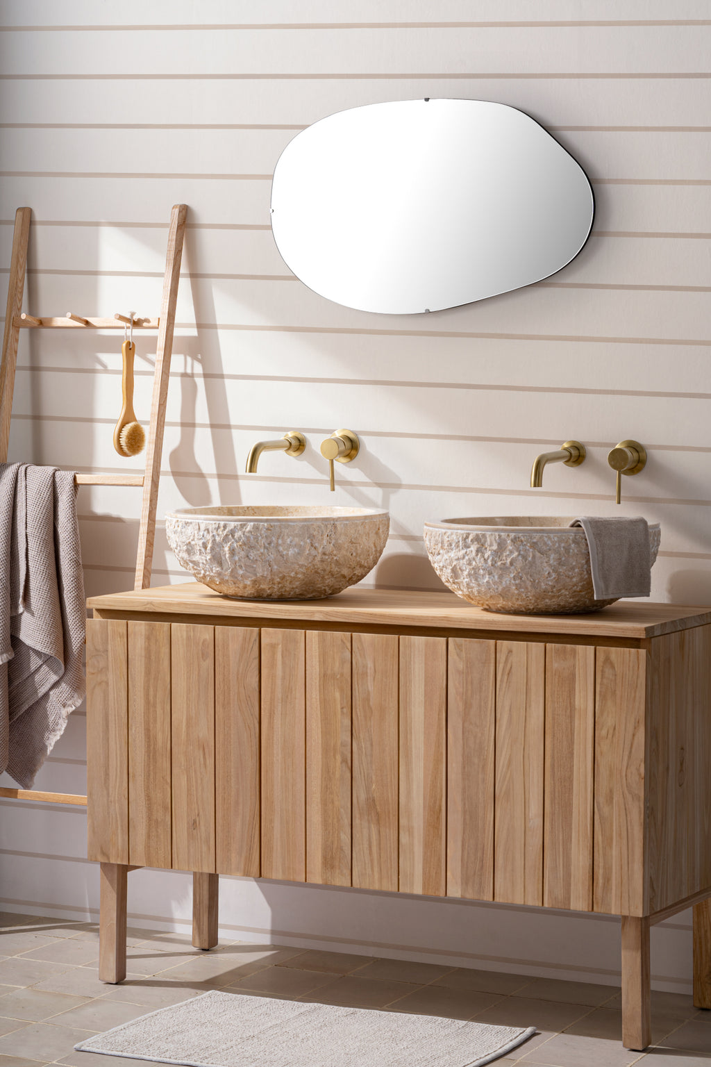 The Shoreline Stripe wallpaper in soft sand in a bathroom